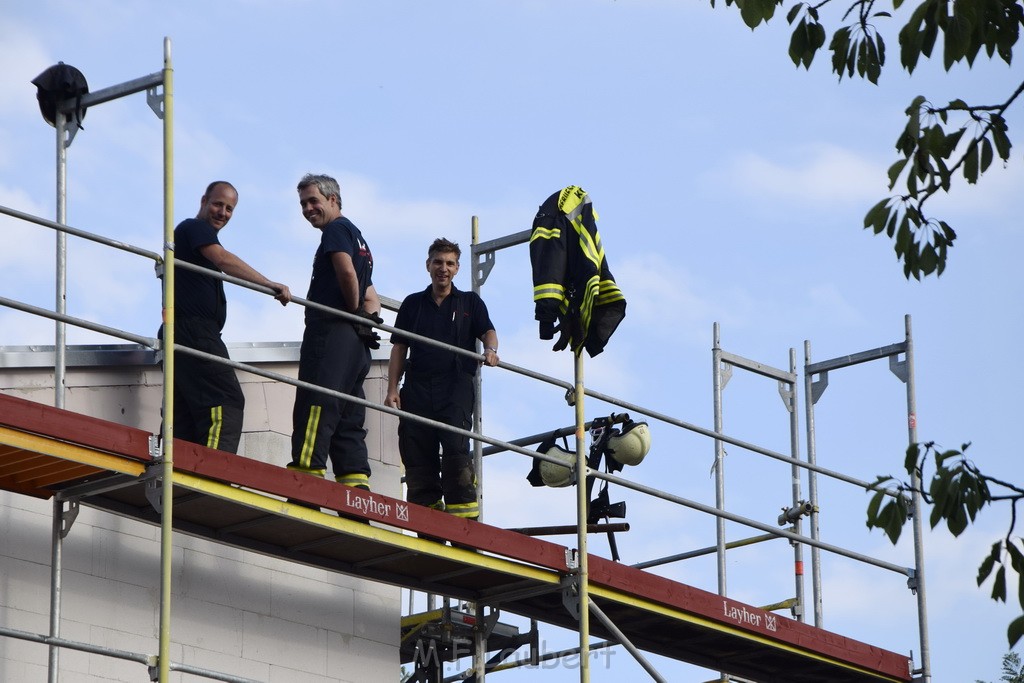 Dachstuhlbrand Koeln Poll Geislarerstr P657.JPG - Miklos Laubert